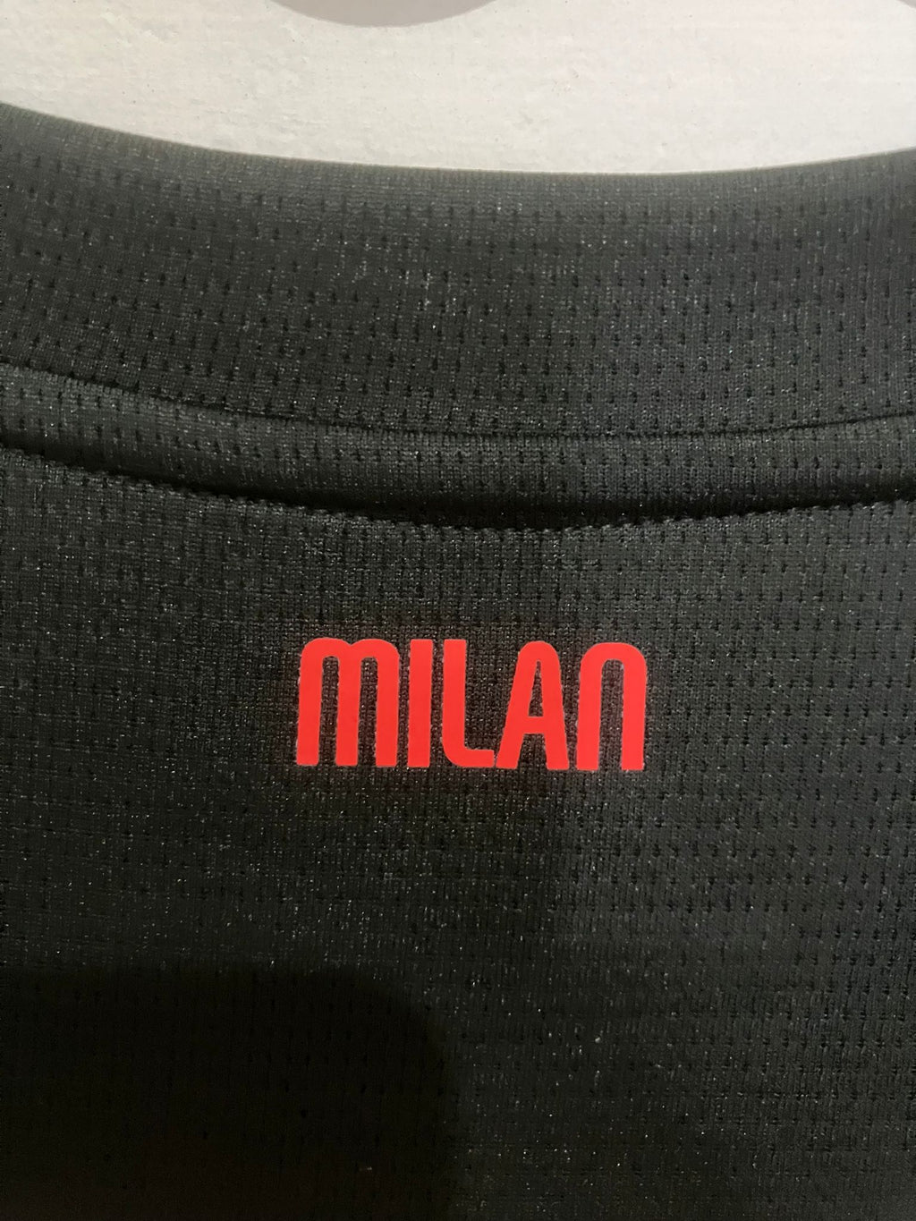 🎩 Clase Eterna en San Siro – AC Milan 2025/26 Titular - Luka Modrić