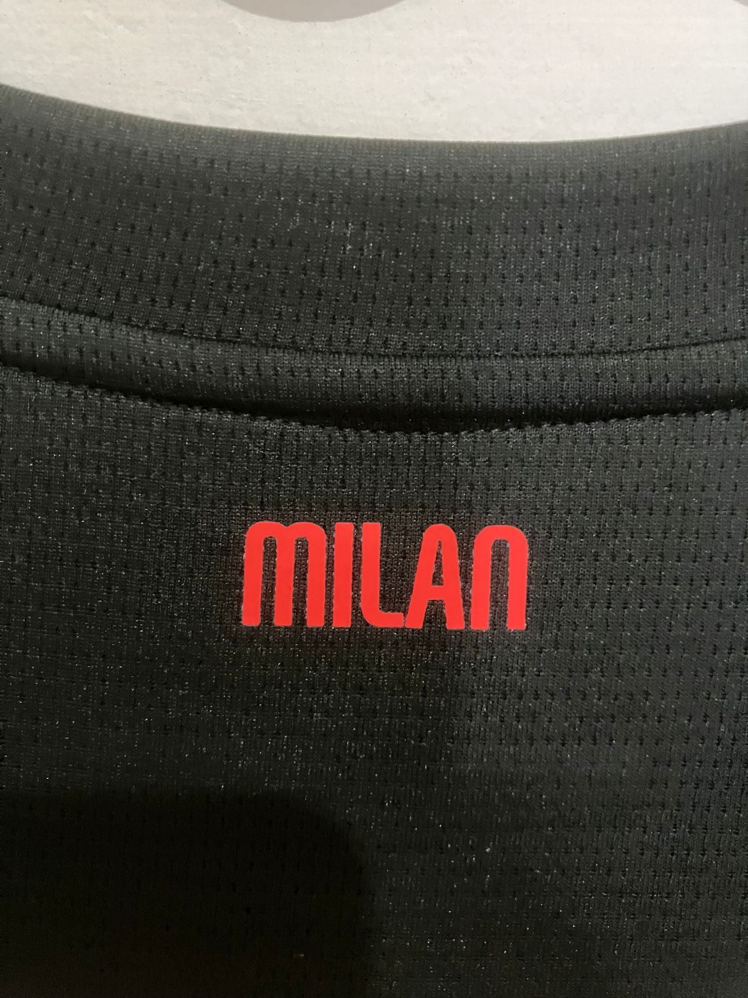 🎩 Clase Eterna en San Siro – AC Milan 2025/26 Titular - Luka Modrić