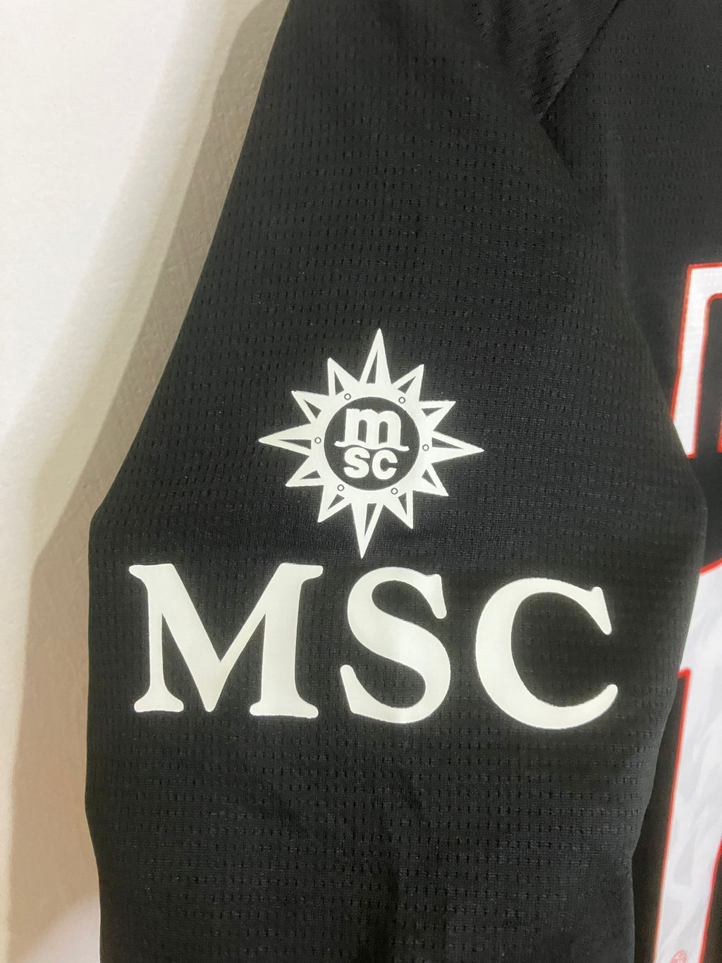 🎩 Clase Eterna en San Siro – AC Milan 2025/26 Titular - Luka Modrić