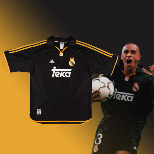 🚀 El Cañón de Bernabéu – Real Madrid Retro 1999/00 - Roberto Carlos
