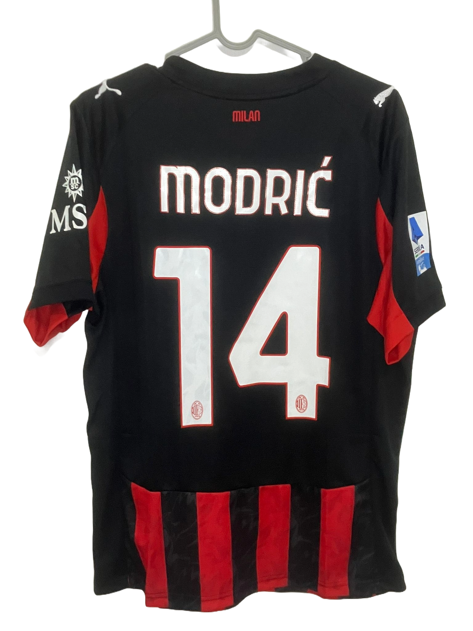 🎩 Clase Eterna en San Siro – AC Milan 2025/26 Titular - Luka Modrić