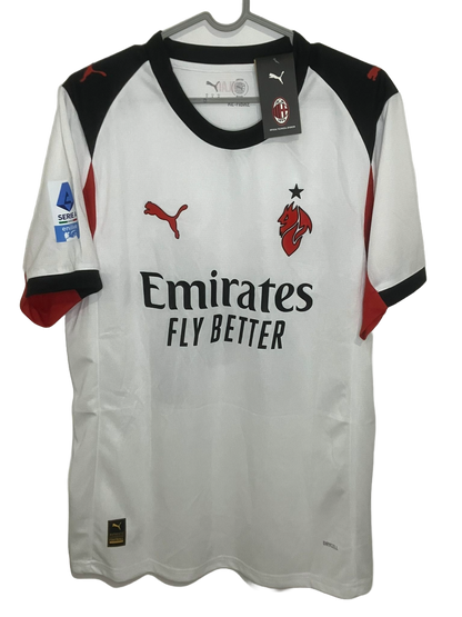 🎩 Clase Eterna en San Siro – AC Milan Alternativa 2025/26 - Luka Modrić