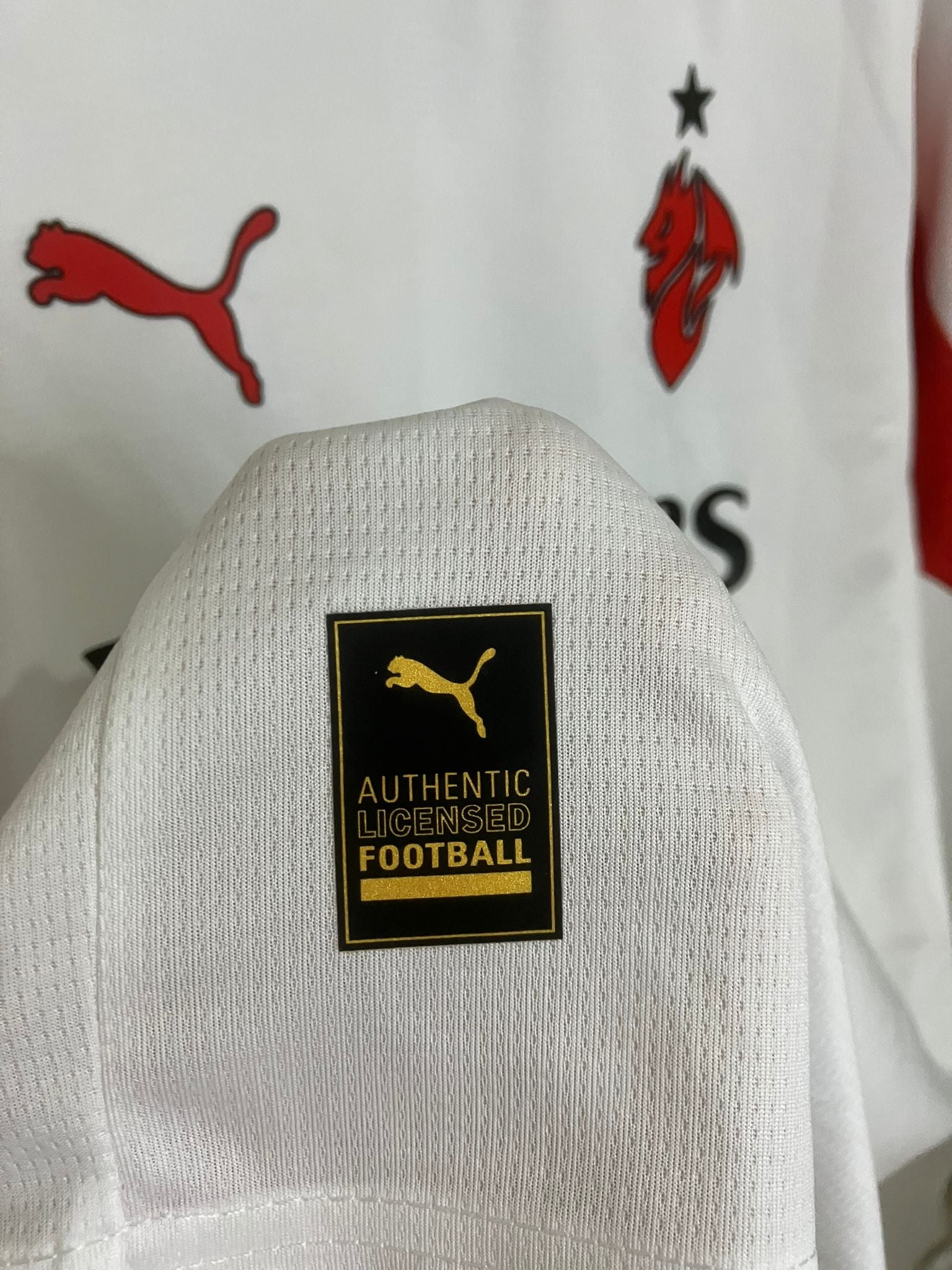 🎩 Clase Eterna en San Siro – AC Milan Alternativa 2025/26 - Luka Modrić