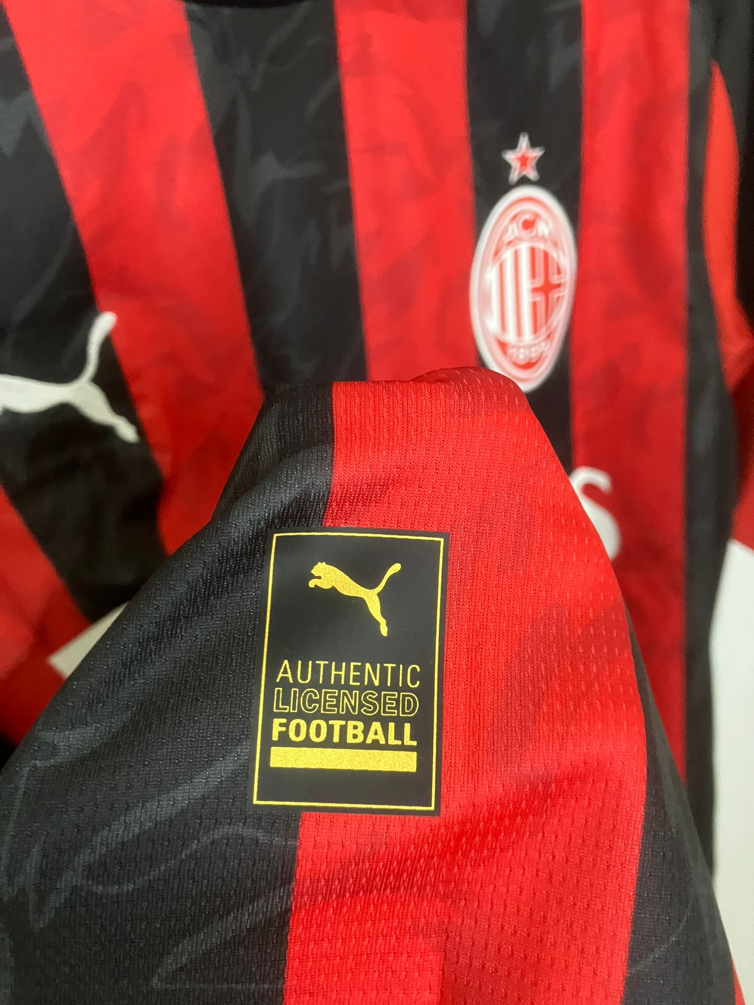 🎩 Clase Eterna en San Siro – AC Milan 2025/26 Titular - Luka Modrić