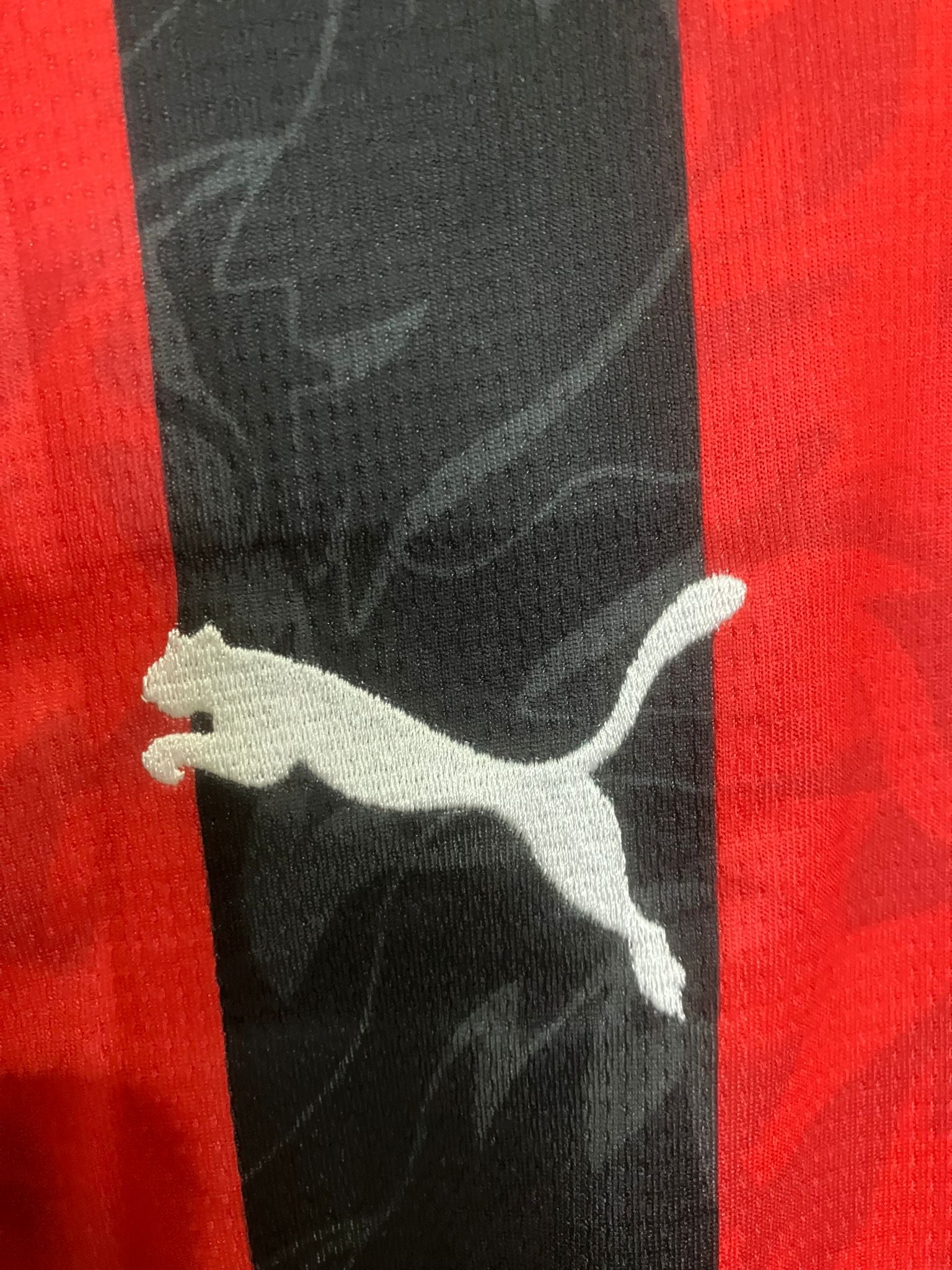 🎩 Clase Eterna en San Siro – AC Milan 2025/26 Titular - Luka Modrić